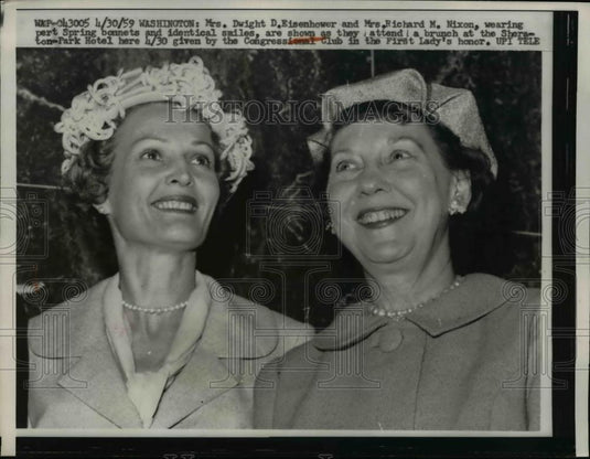 1959 Press Photo Mrs Dwight Eisenhower & Mrs Richard Nixon at a DC brunch - Historic Images