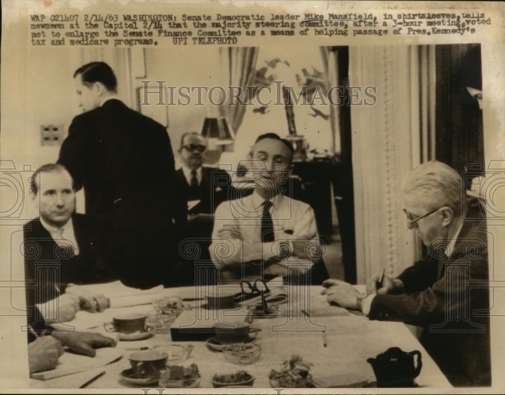 1963 Press Photo Mike Mansfield At The Meeting With The Committee - Historic Images