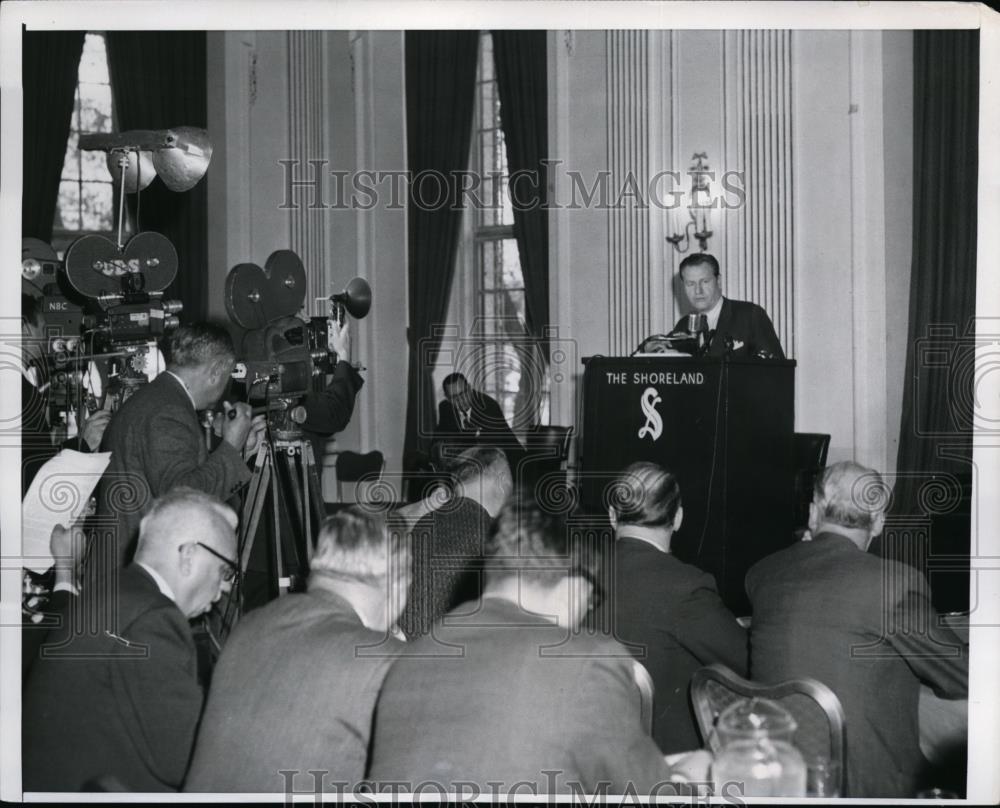 1959 Press Photo Gov. Nelson Rockefeller speaks at Governors' Civil Defense. - Historic Images