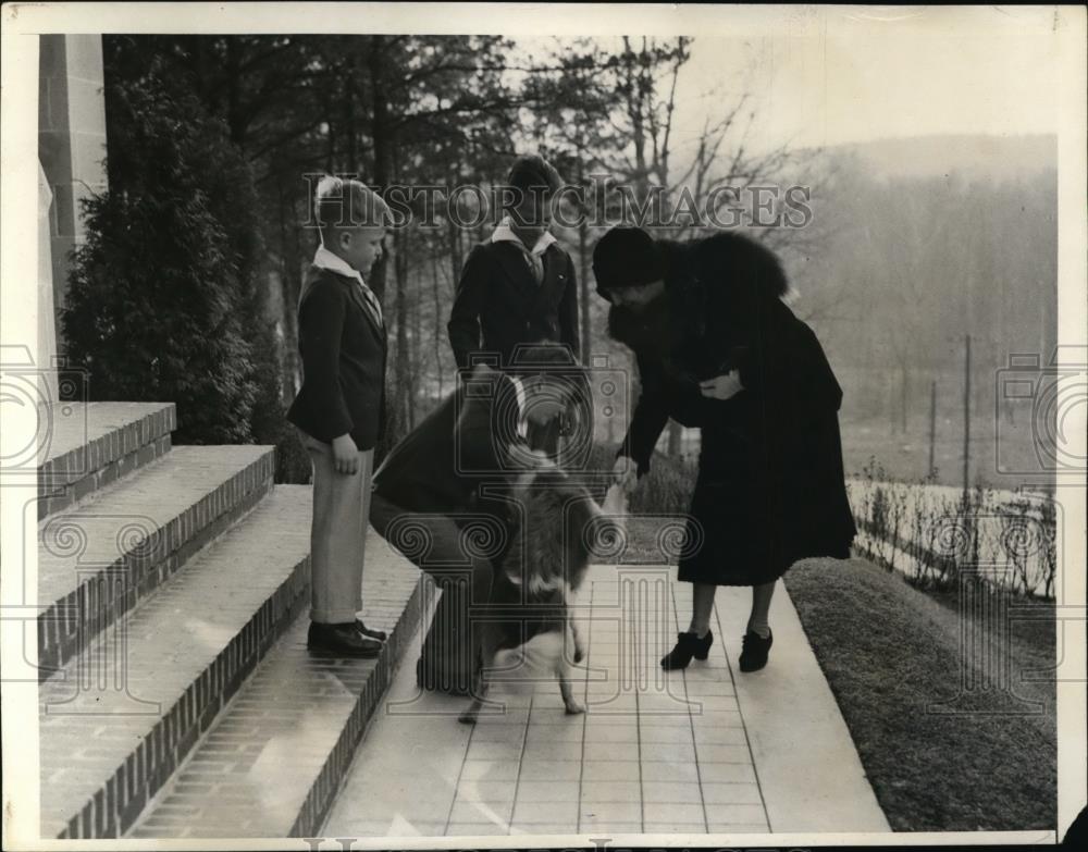 1931 Press Photo Charles, Fred and George Ackerson with Mrs Hoover. - Historic Images