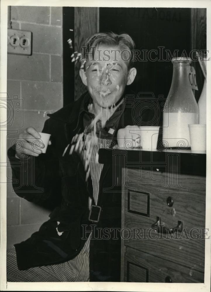 1941 Press Photo Columbia Missouri Tut Hendrecks, A Stockton Farmboy. - Historic Images