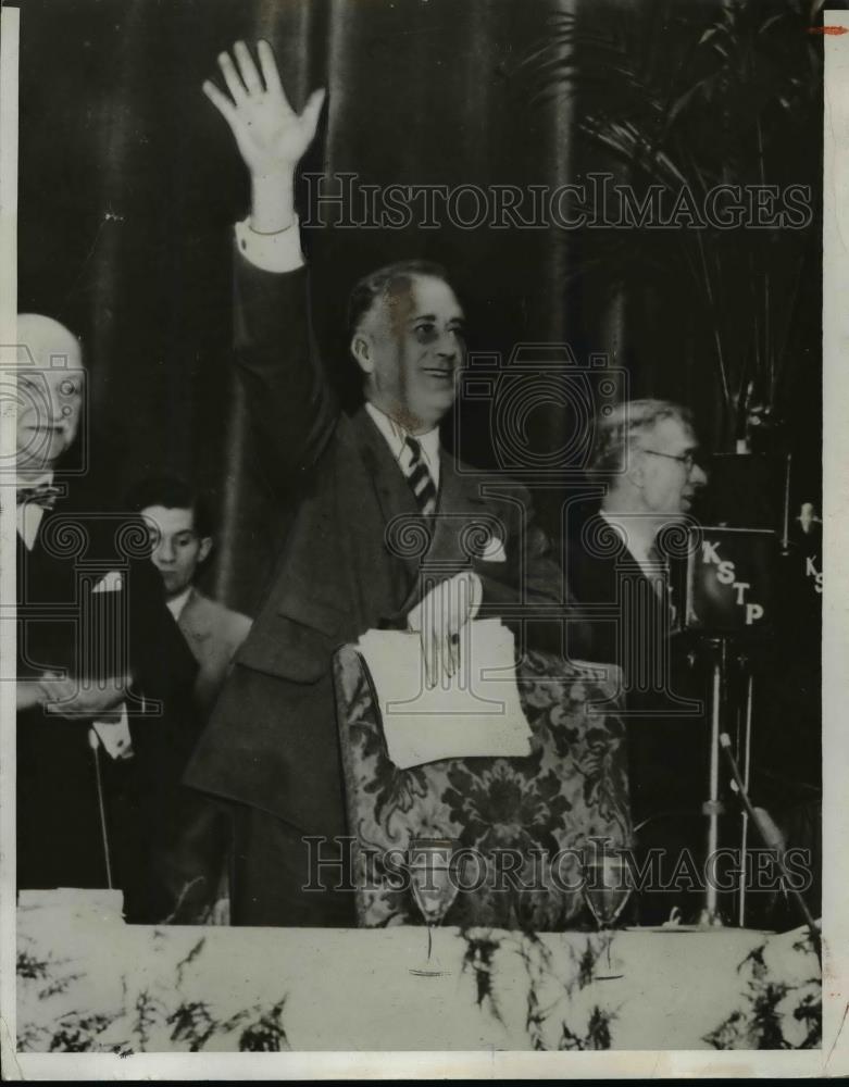 1932 Press Photo Franklin D Roosevelt at a speech - Historic Images