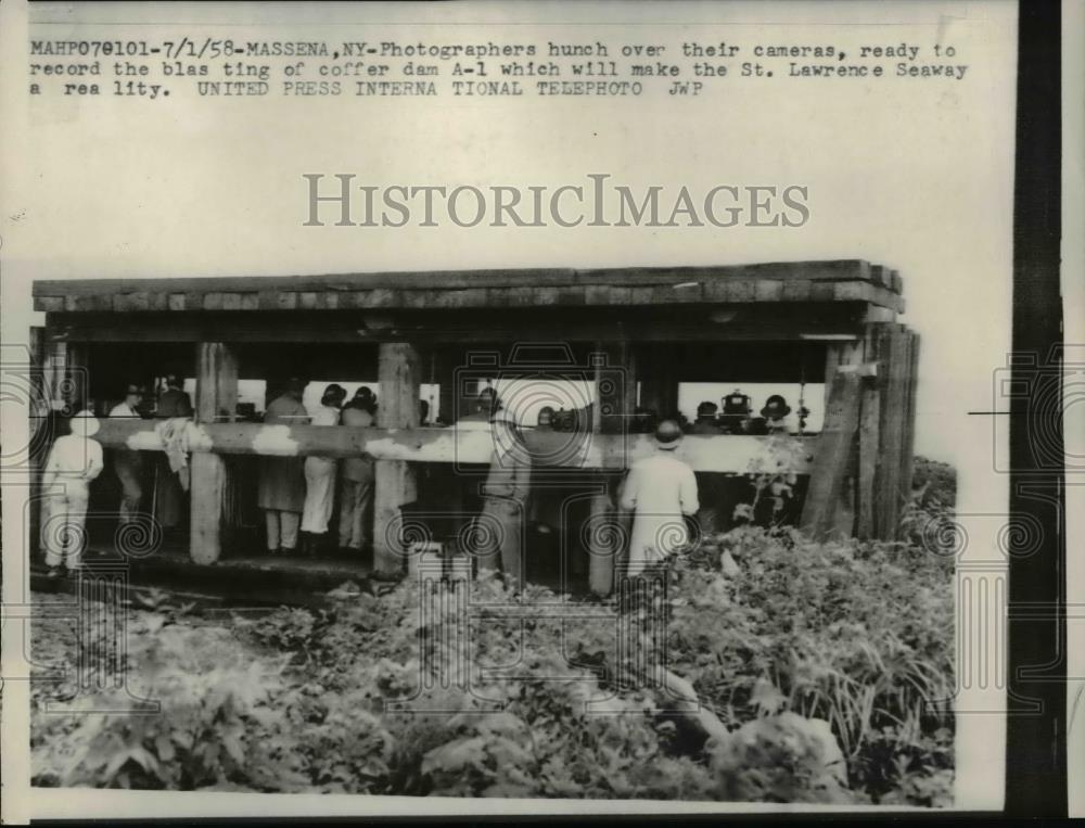 1958 Press Photo Photographers Ready to Capture Blasting of Coffer Dam - Historic Images