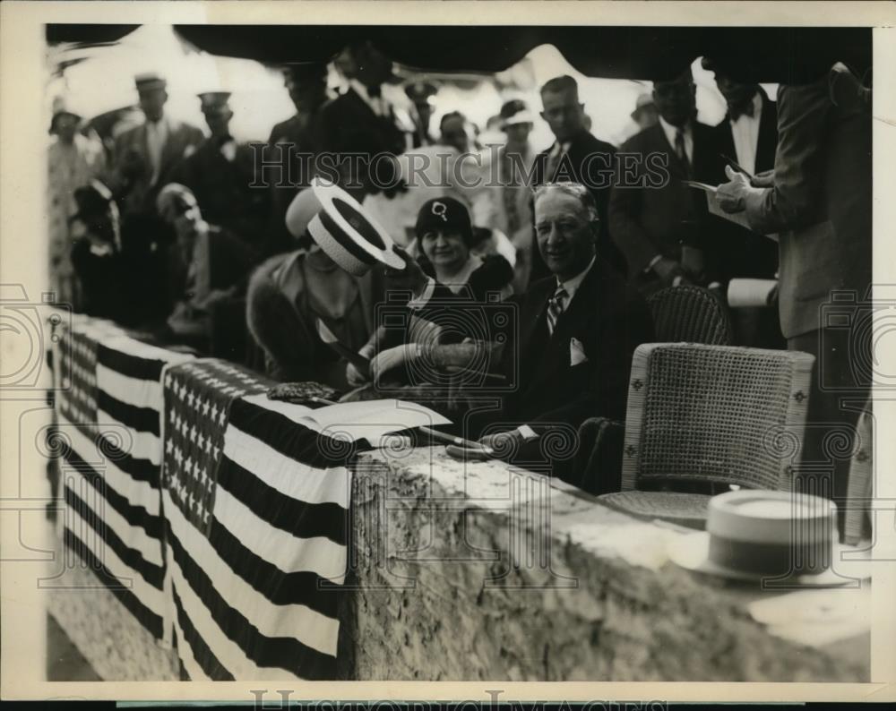 1929 Press Photo Ex NY Governor Alfred Smith at races in Hialeah Florida - Historic Images