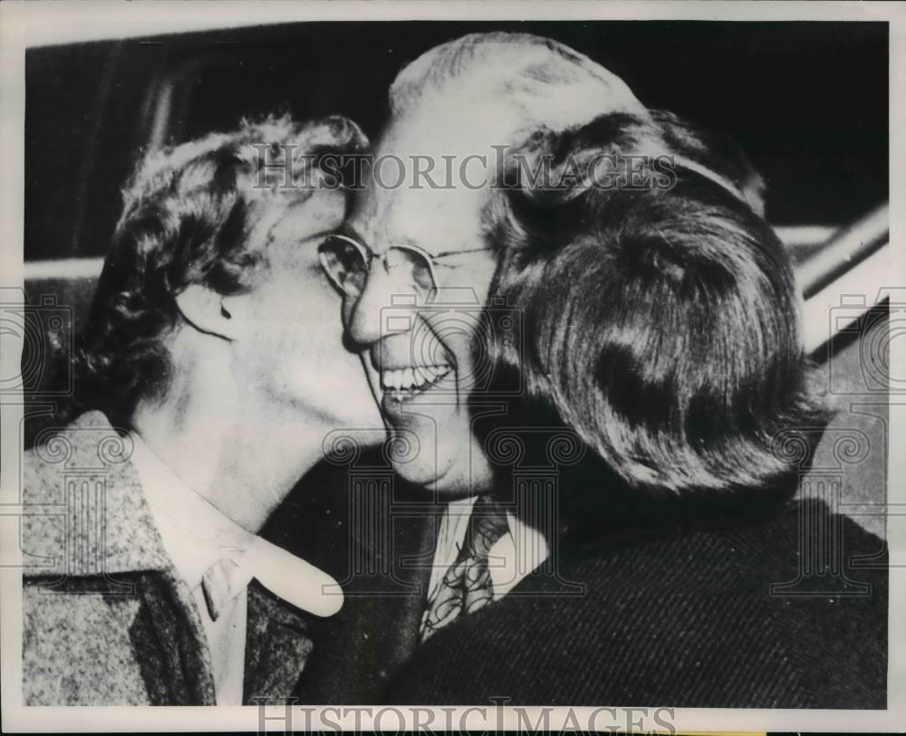 1953 Press Photo California Governor Earl Warren & Daughters Dorothy and Nina - Historic Images