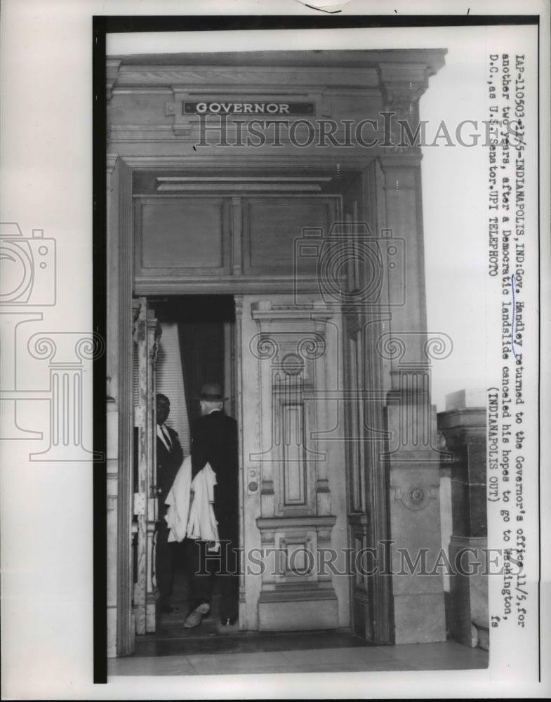 1958 Press Photo Indiana Governor Harold Handley at Office - Historic Images