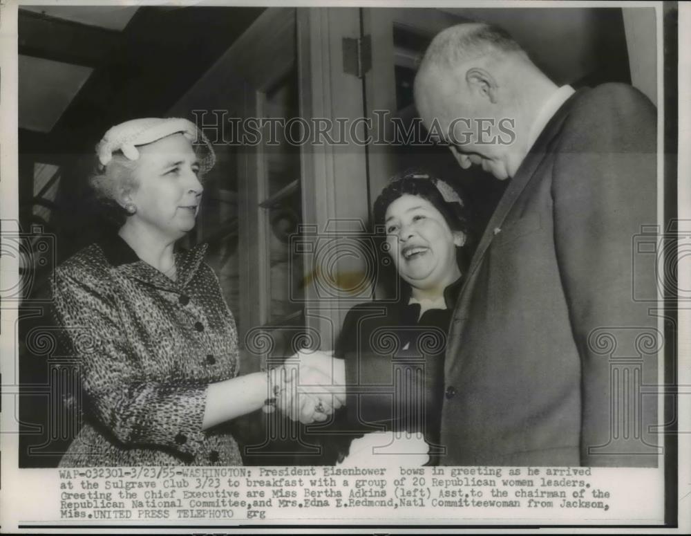 1955 Press Photo President Dwight Eisenhower Arriving at Sulgrave Club &amp; Ms Atki - Historic Images