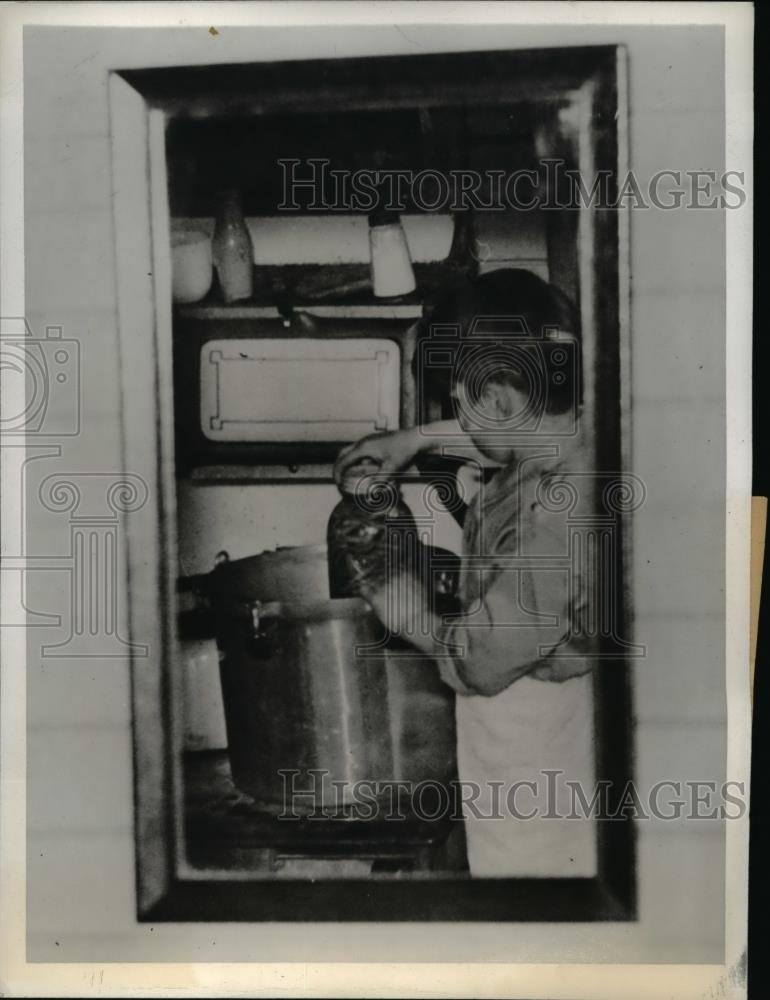 1943 Press Photo Everett Skeels does all farm work himself - nee15144 - Historic Images