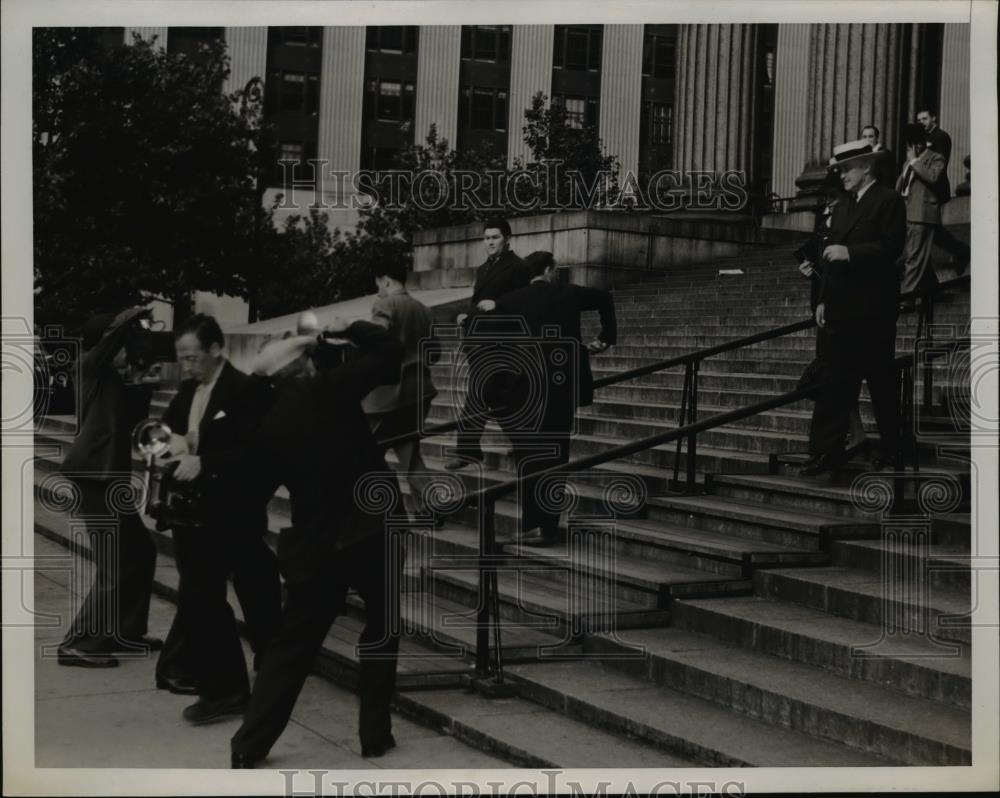 1936 Press Photo Mr and Mrs Jimmy Hines walking down steps of Supreme Court. - Historic Images