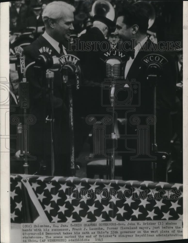 1945 Wire Photo Gov. John W. Bricker shakes hands with his successor Frank J. - Historic Images