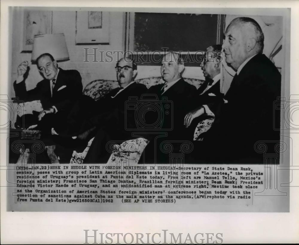 1962 Wire Photo Rusk in Huddle with Foreign Ministers in Uruguay - cvw11626 - Historic Images
