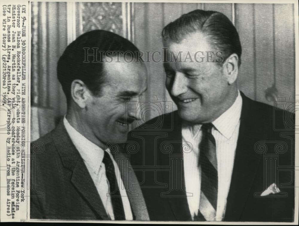 1969 Wire Photo Governor Nelson Rockefeller chats with Argentine Foreign - Historic Images