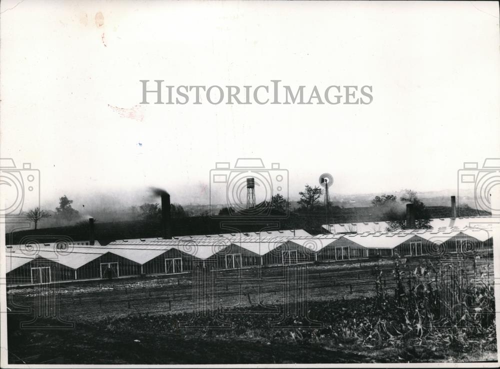 1958 Press Photo Windmill pump &amp; Water tanks - cva87388 - Historic Images