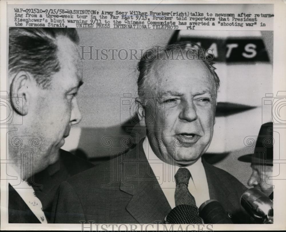 1958 Press Photo Army Secretary Wilber Brucker after tour of Far East - Historic Images