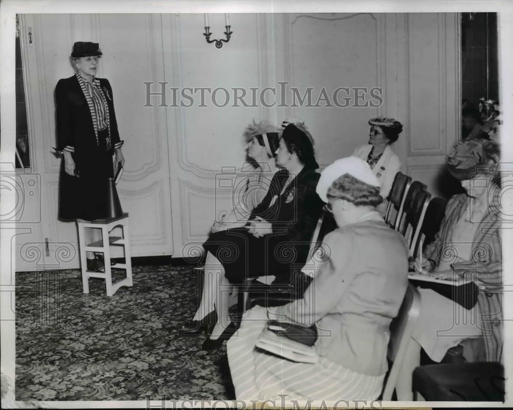 1944 Press Photo Mrs J B Harriman ex minister to Norway at Democratic Convention - Historic Images