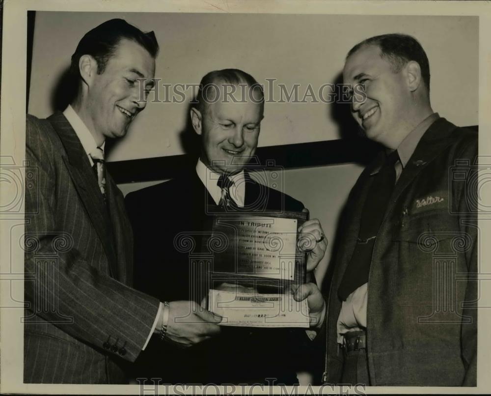 1951 Press Photo Medina Ohio Mayor John Brown, truckers EB Gibbs, WG Mitchell - Historic Images