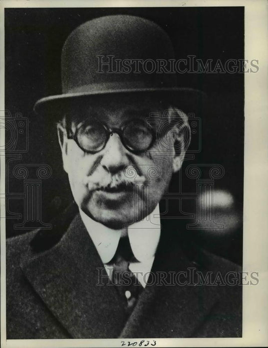 1933 Press Photo Jefferson Seligman in a business suit & bowler hat - nee85919 - Historic Images