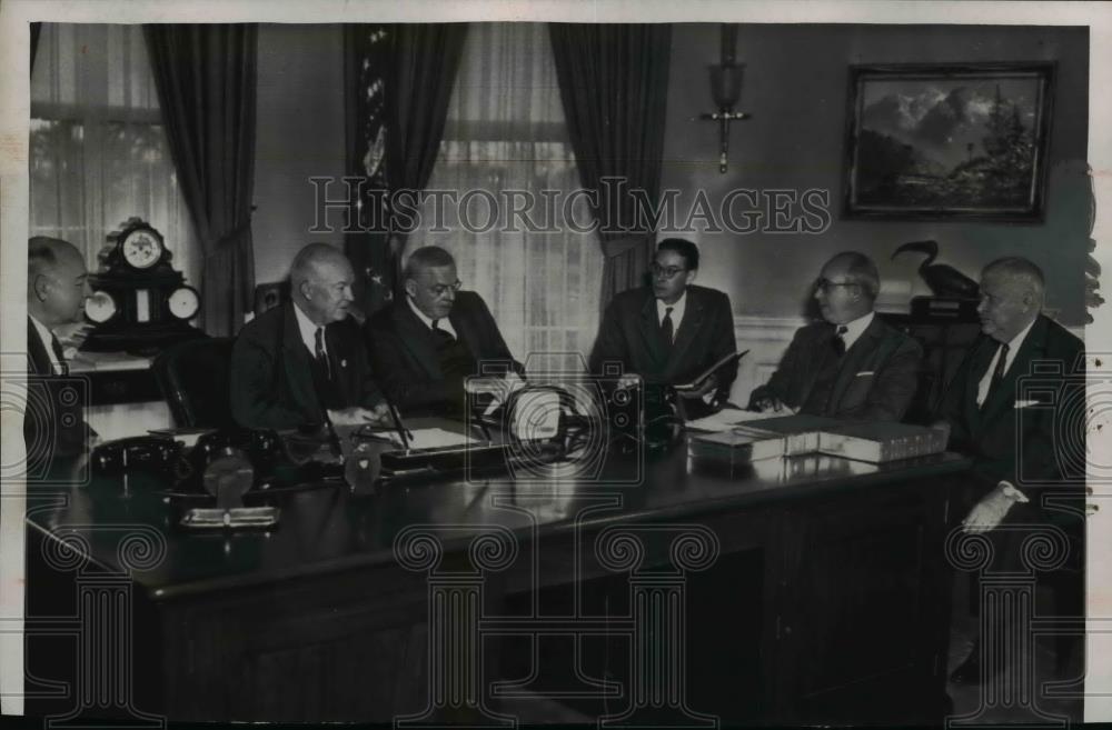 1956 Press Photo President Eisenhower,Treasury Secretary George Humphrey - Historic Images