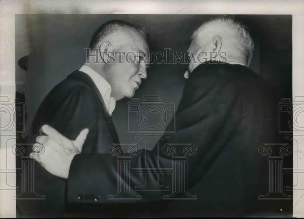 1953 Press Photo President Dwight Eisenhower speaks with another man in DC - Historic Images