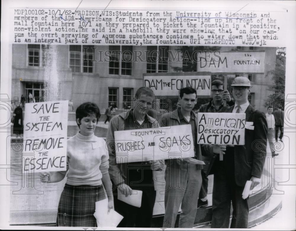 1962 Press Photo University of Wisconsin students picket in Madison - nee86931 - Historic Images