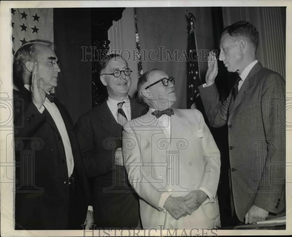 1945 Press Photo National Labor Relations Board Paul Herzog sworn in - nee84372 - Historic Images