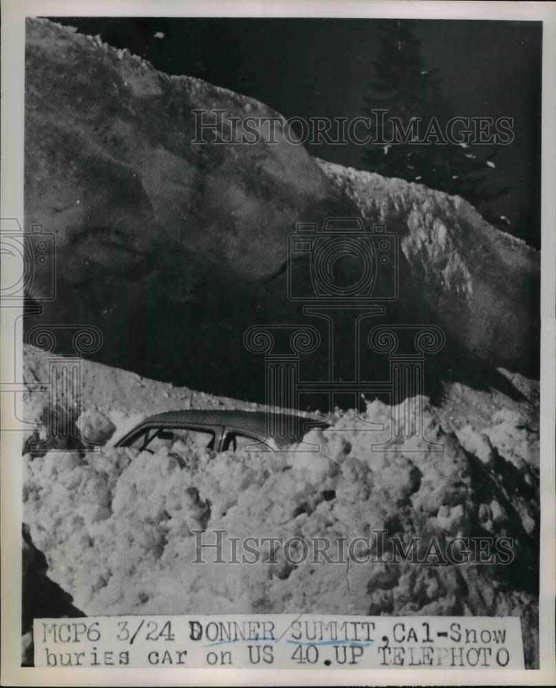 1952 Press Photo Deep snows cover a car in California mountain pass - nee85781 - Historic Images