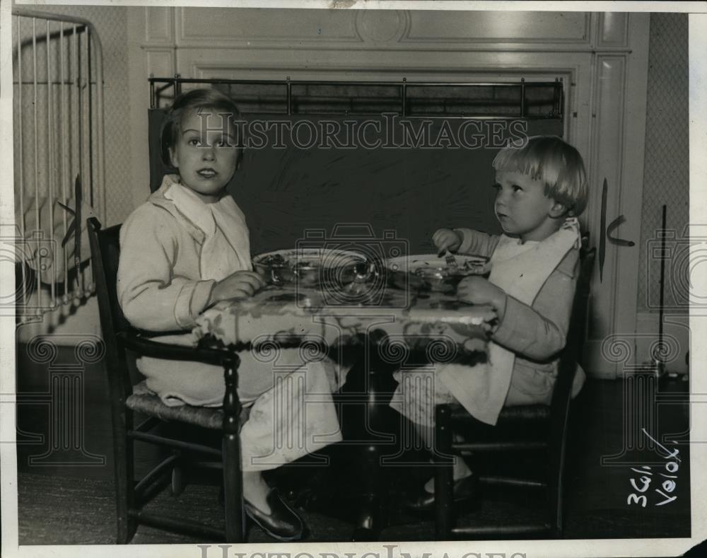 1933 Press Photo Anna E &amp; Curtis Dall President Roosevelt grandchildren - Historic Images