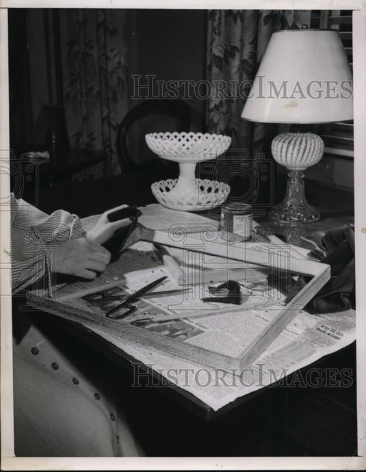 1949 Press Photo Woman making slip covers for her desk accessories - nee87422 - Historic Images