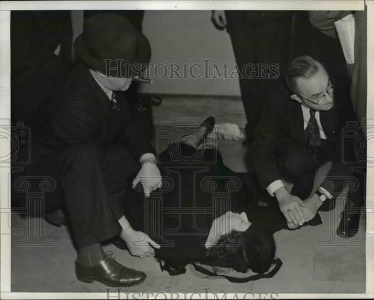 1940 Press Photo Mrs.Edith Stephen dramatic collapsed upsent legal proceedings. - Historic Images