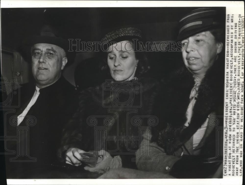 1938 Wire Photo Pres.and Mrs.Roosevelt Returned to White House from Vacation - Historic Images