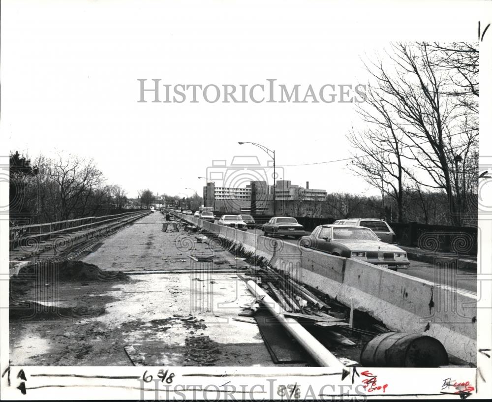 1986 Press Photo Lorain Rd Bridge between Cleveland &amp; Fairview Park - cva81606 - Historic Images