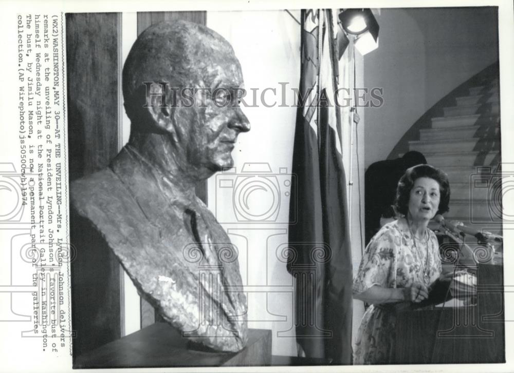 1974 Wire Photo Mrs. Johnson Delivers Remarks at the National Portrait Gallery - Historic Images