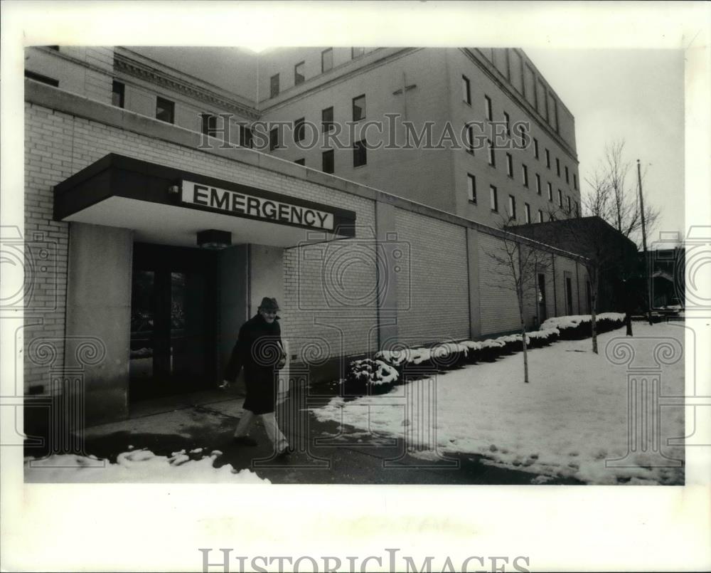 1990 Press Photo St. John&#39;s Hospital - cva91931 - Historic Images