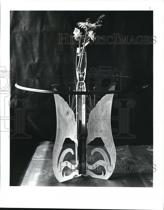 1987 Press Photo A Finished Glass Table At Jerry's Shop in Murray Hill - Historic Images