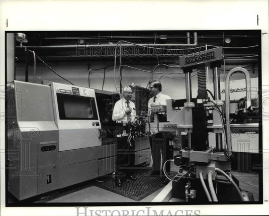 1991 Press Photo Don Kresny & Michael Taggart at Tri C United Tech Center - Historic Images