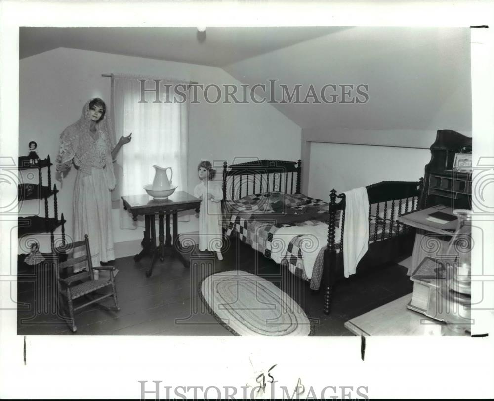1989 Press Photo Strongsville Ohio Historical Ctr. Baldwin House Bedroom - Historic Images