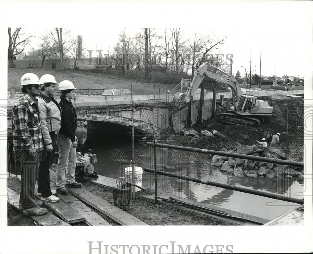1986 Press Photo The Contractor for A Day Program on Lakeshore Blvd. - cva81992 - Historic Images