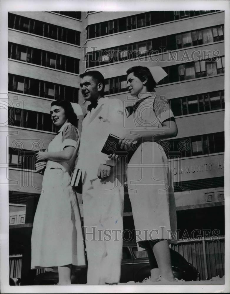 1955 Press Photo Yale College Nursing school, Gordon Sawatzk, Shirley MacLeod - Historic Images