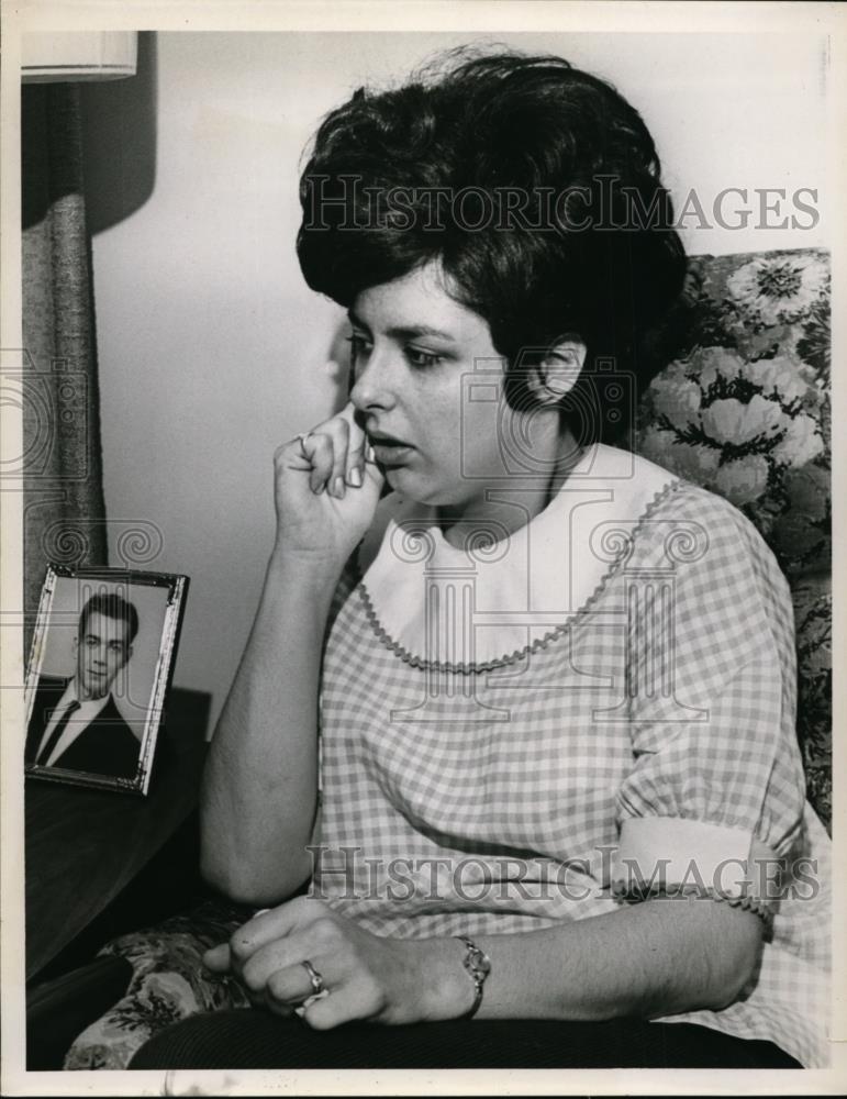 1967 Press Photo Mrs. Lous Huberof Northcliff Ave wife of slain Patrolman - Historic Images