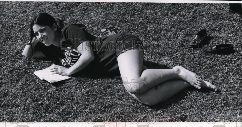 1969 Press Photo Pat Hausburg CWRU freshman at Scarsdale NY - nee88075 - Historic Images