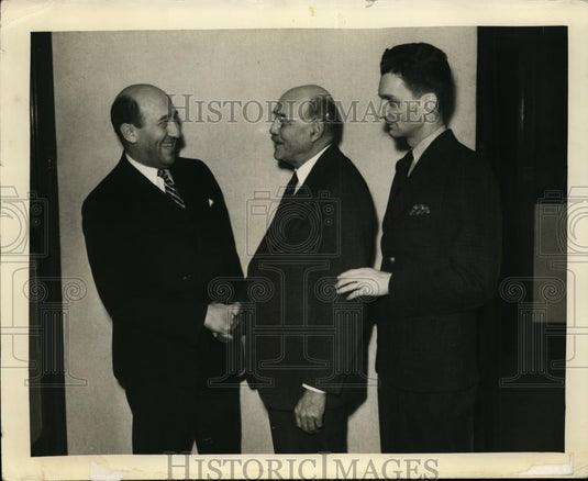 1938 Press Photo Dr.Morris Fishbein of Wichita Beacon at Men's Dinner Club. - Historic Images