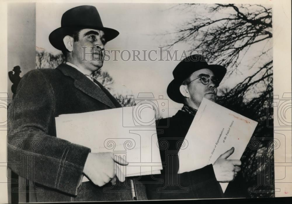 1950 Press Photo Herbert Miller and Wayne Hawks delivers message Pres. message - Historic Images