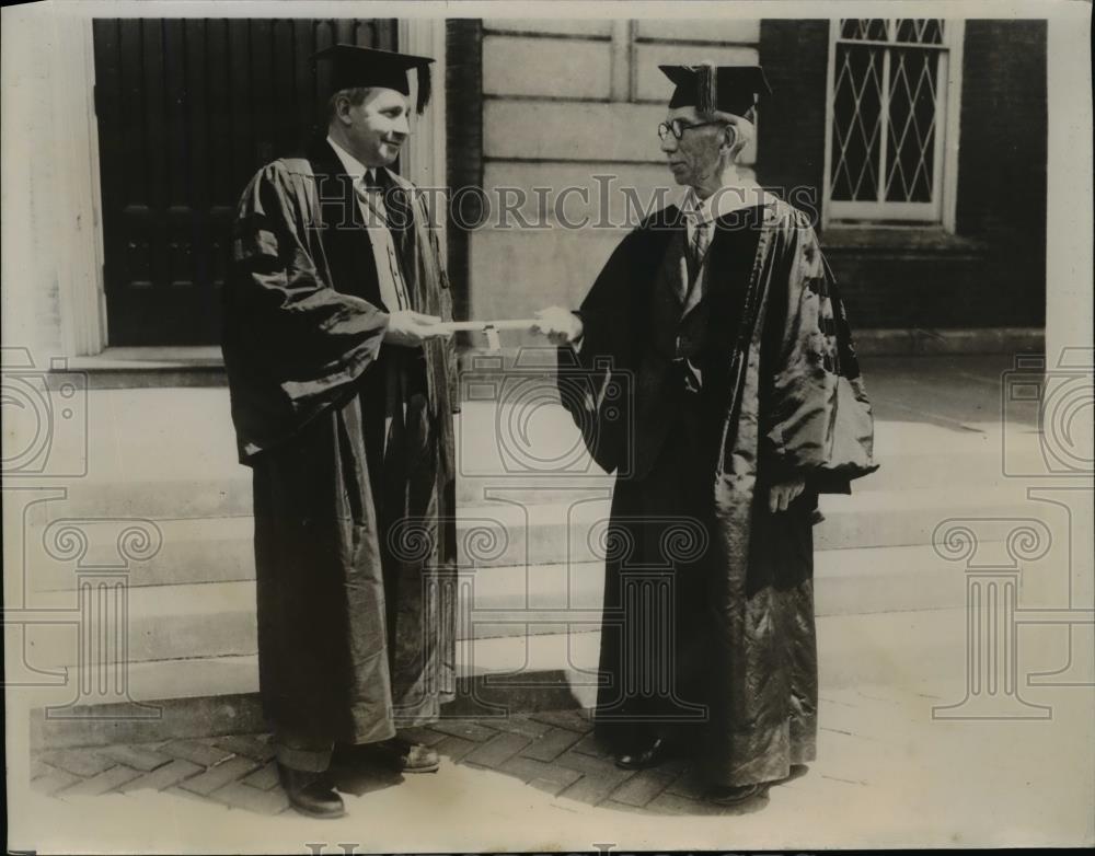 1935 Press Photo Donald Richberg received Doctor of Law at Knox College. - Historic Images