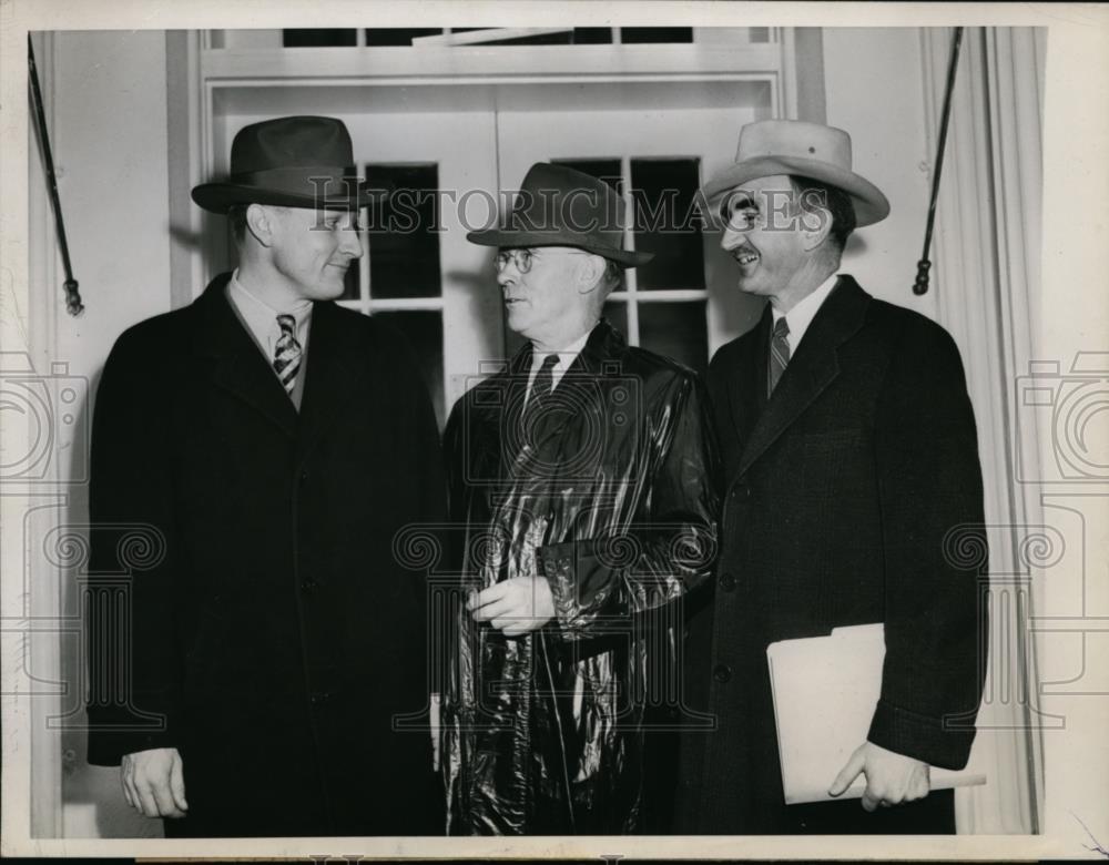 1947 Press Photo Olivia Manning author The Reluctant Rescue, husband RD Smith - Historic Images