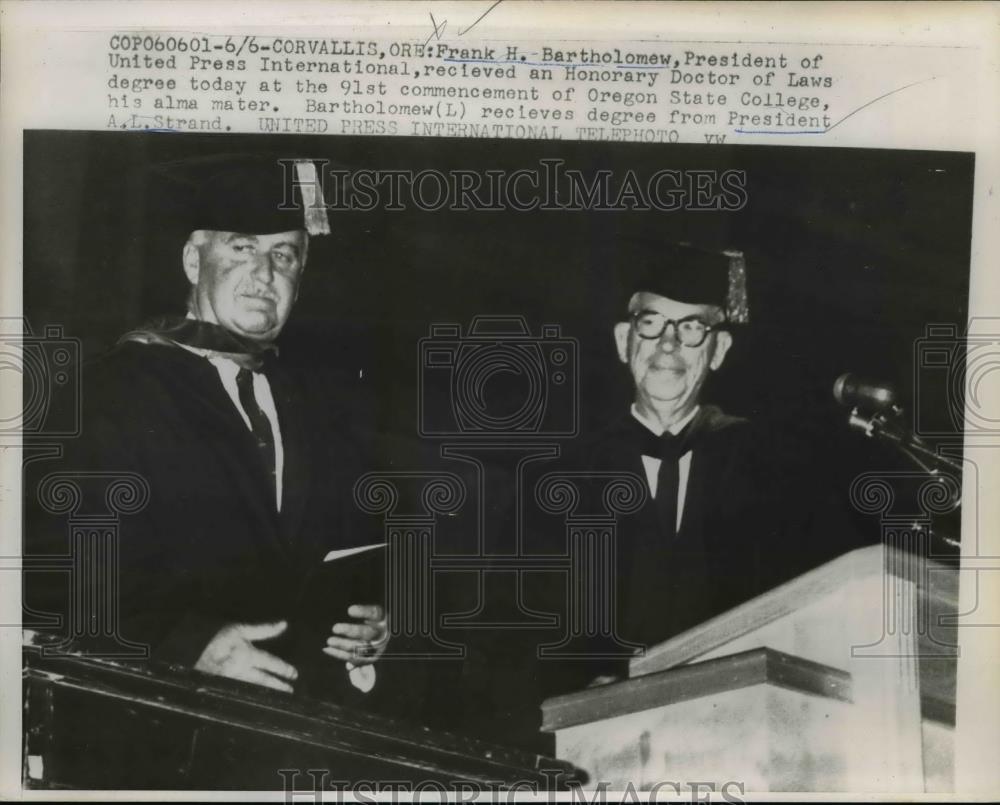 1960 Press Photo Frank Bartholomew president of UPI at Oregon State College - Historic Images