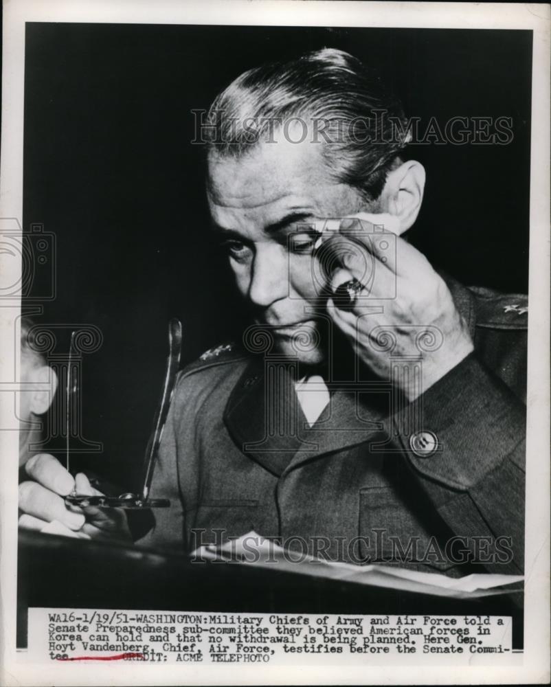 1951 Press Photo General Hoyt Vandenberg Chief of Air Force at Senate hearing - Historic Images