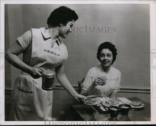 1956 Press Photo Good Breakfast before starting out to look for a job - Historic Images