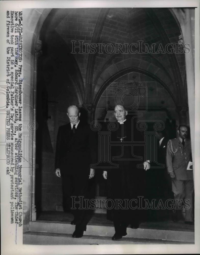 1953 Press Photo President Eisenhower, Rev Edward Gardiner at DC church - Historic Images