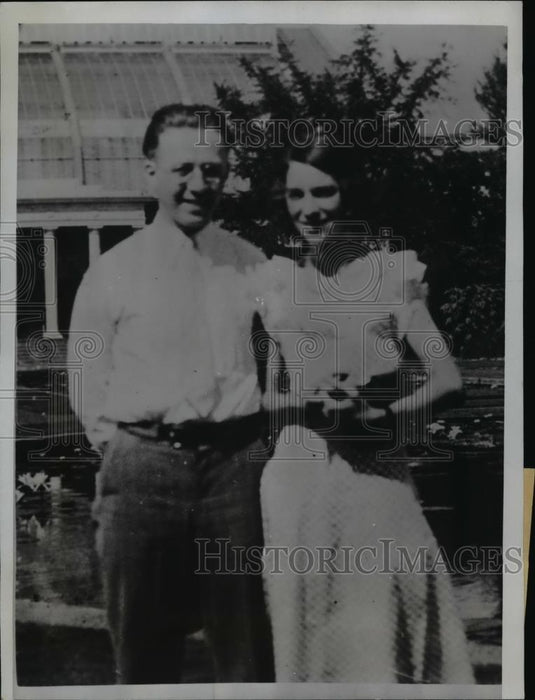 1934 Press Photo Webster Kemmer & wife He was killed by bank robbers - nee85962 - Historic Images