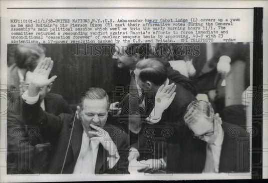 1958 Press Photo US Ambassador to UN Henry Cabot Lodge, UK's Sir Pierson Dixon - Historic Images